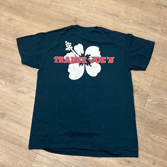 TRADER JOES CREW NECK GRAPHIC T SHIRT - Picture 4 of 5